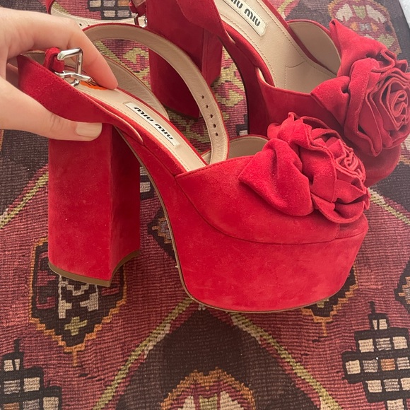 MIU MIU RED PLATFORM HEELS - Picture 2 of 16